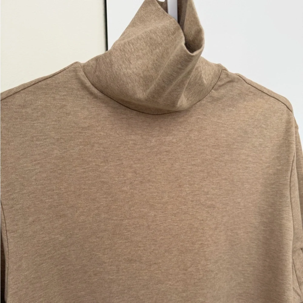Club Room Men's Beige Turtleneck Sweater Size L, Never worn